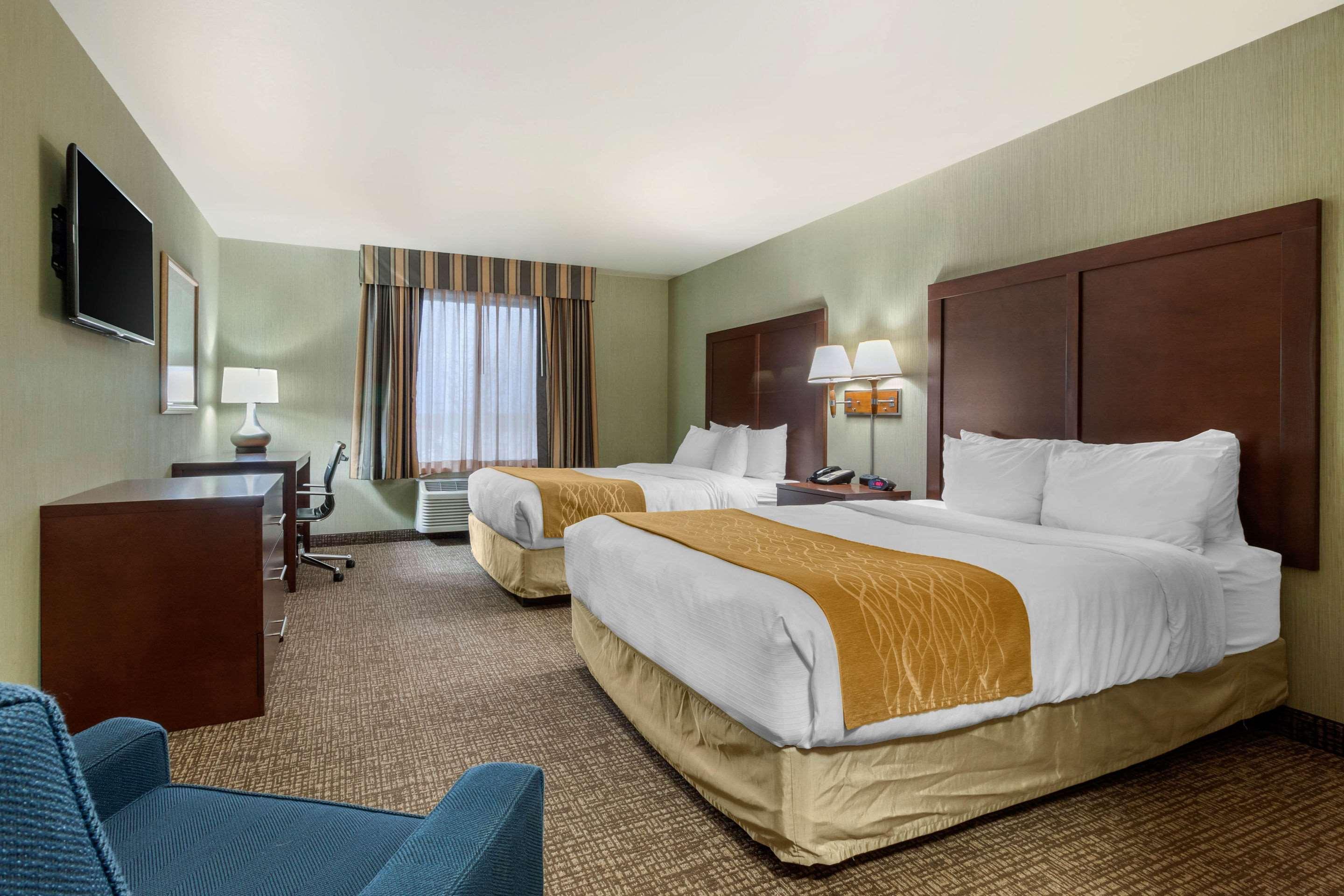 Comfort Inn & Suites Mitchell I-90 Exteriér fotografie