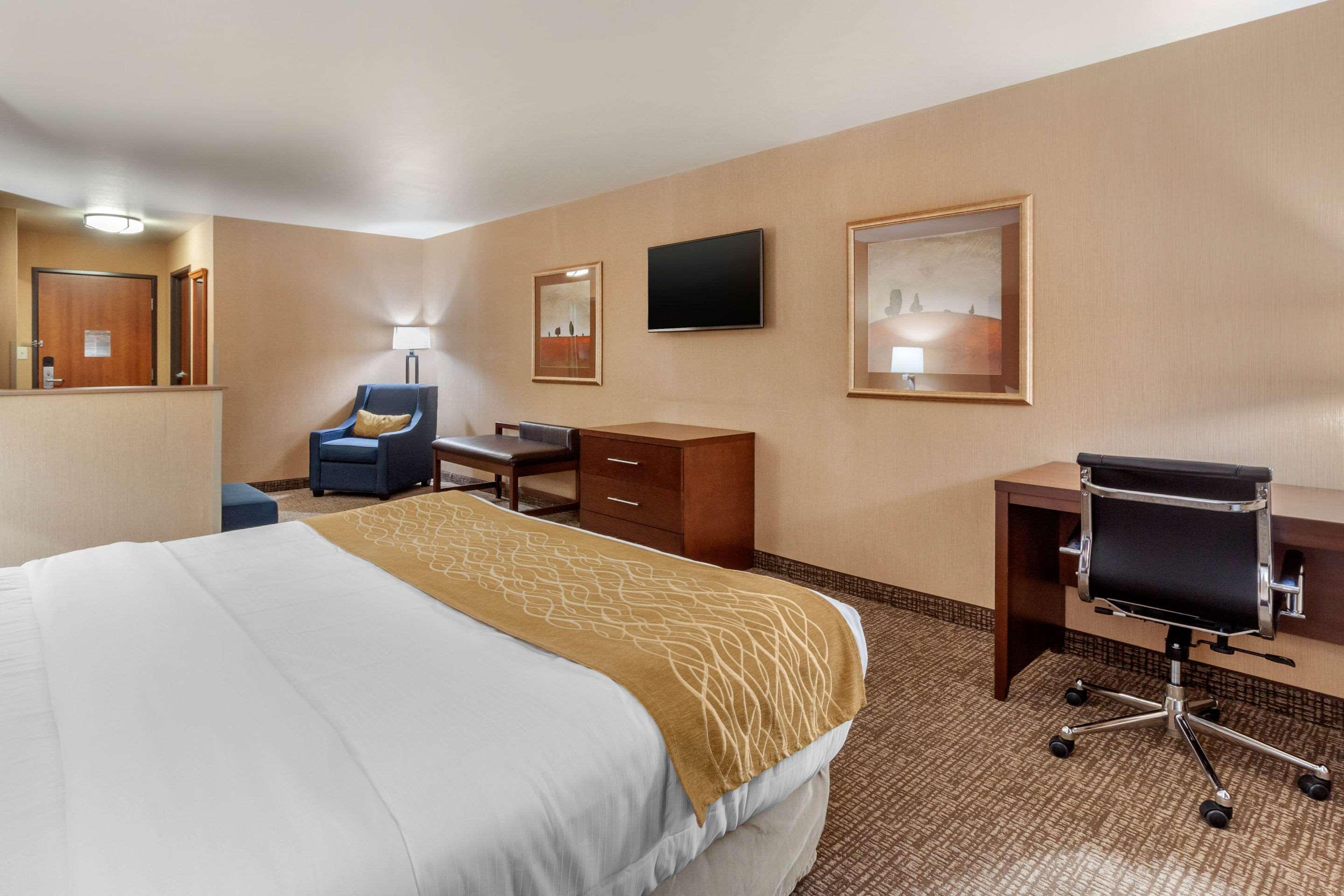 Comfort Inn & Suites Mitchell I-90 Exteriér fotografie