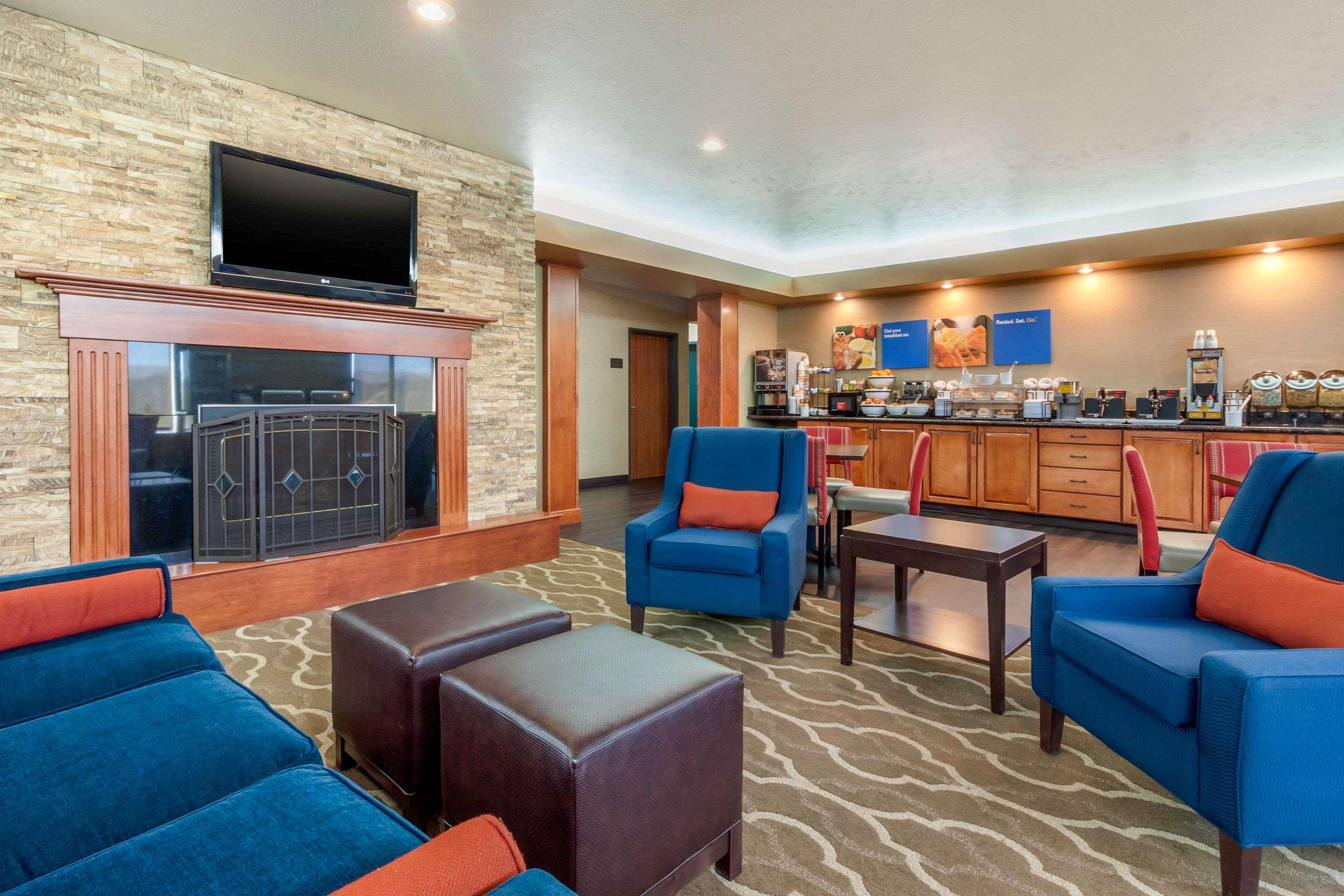 Comfort Inn & Suites Mitchell I-90 Exteriér fotografie