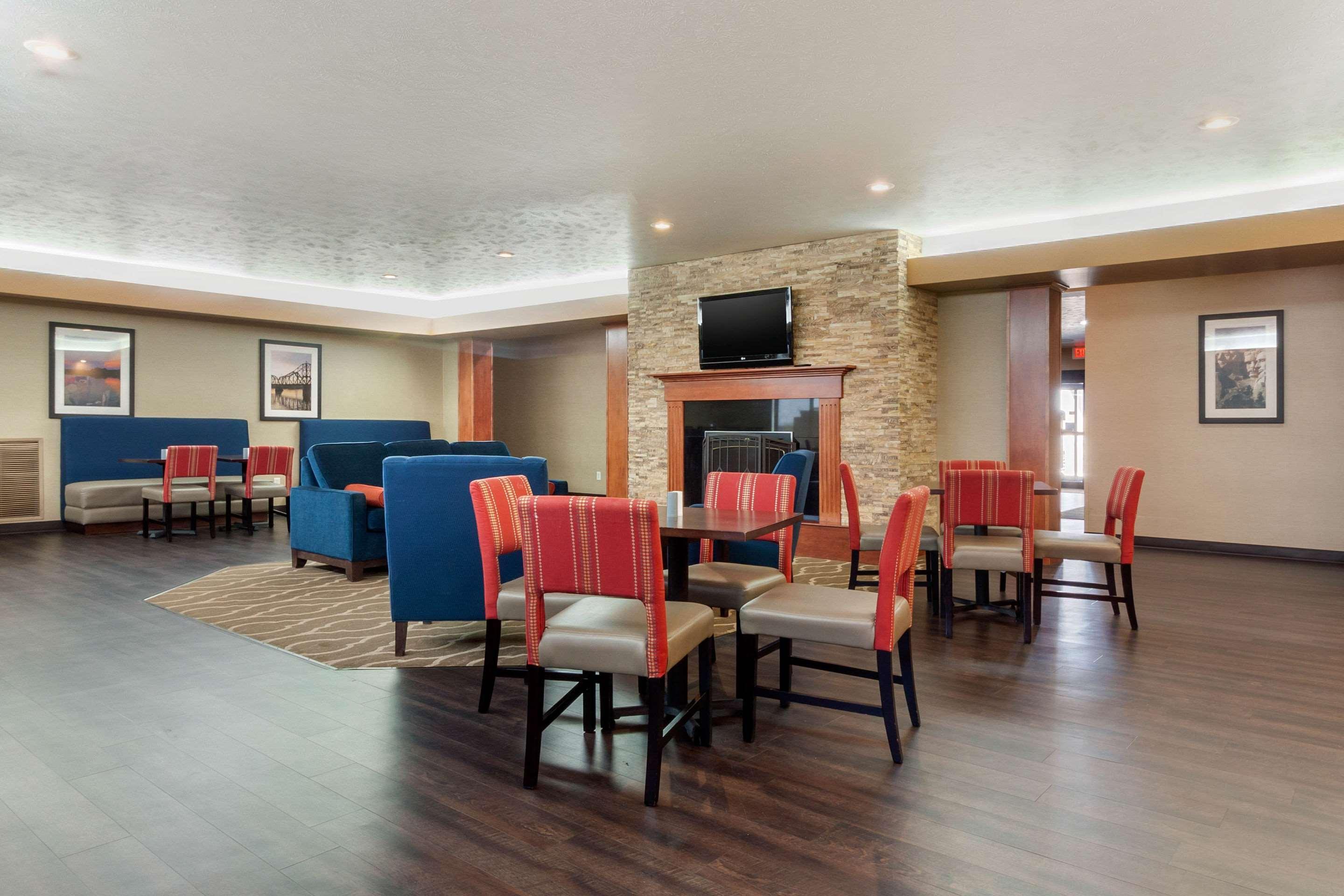 Comfort Inn & Suites Mitchell I-90 Exteriér fotografie