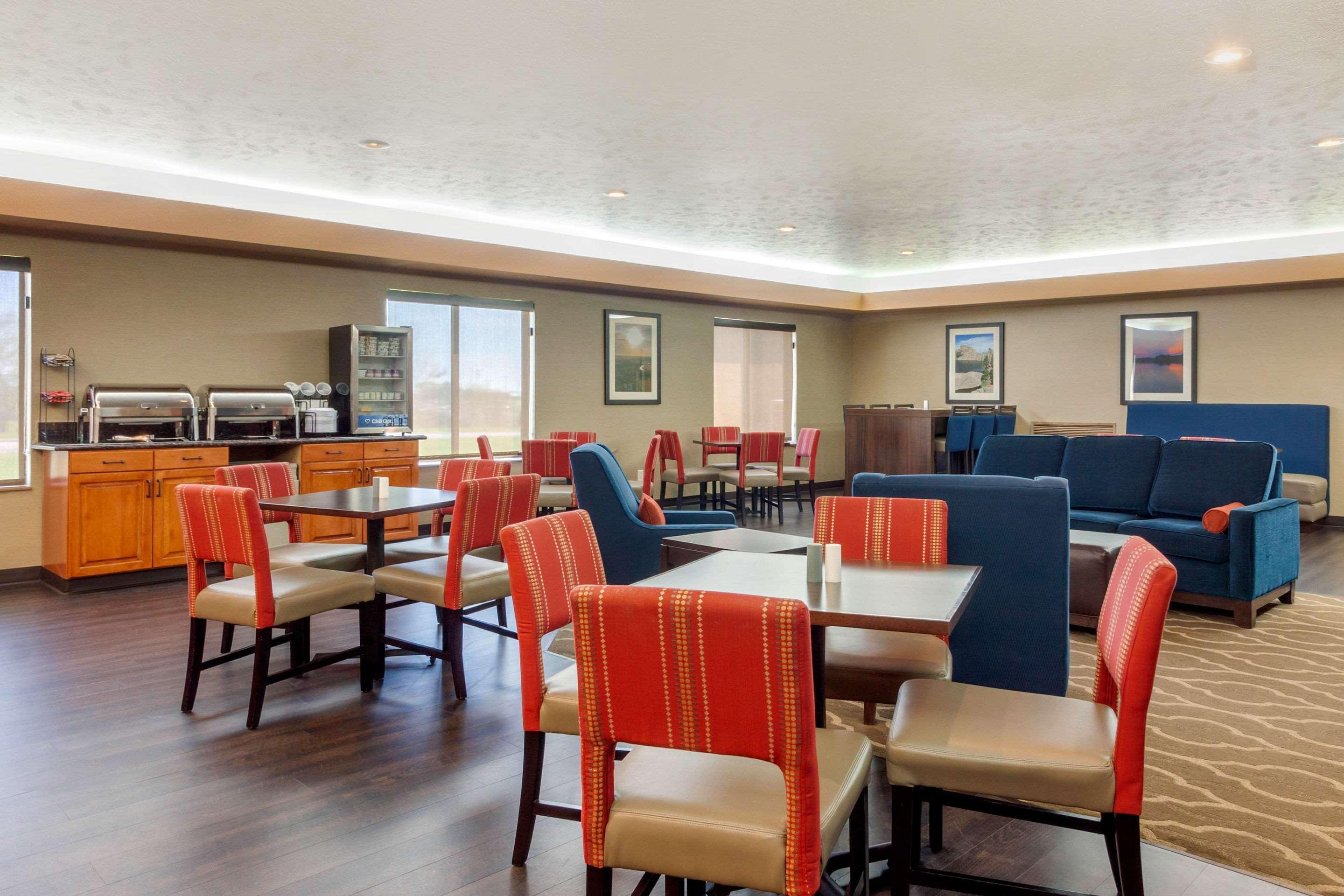 Comfort Inn & Suites Mitchell I-90 Exteriér fotografie