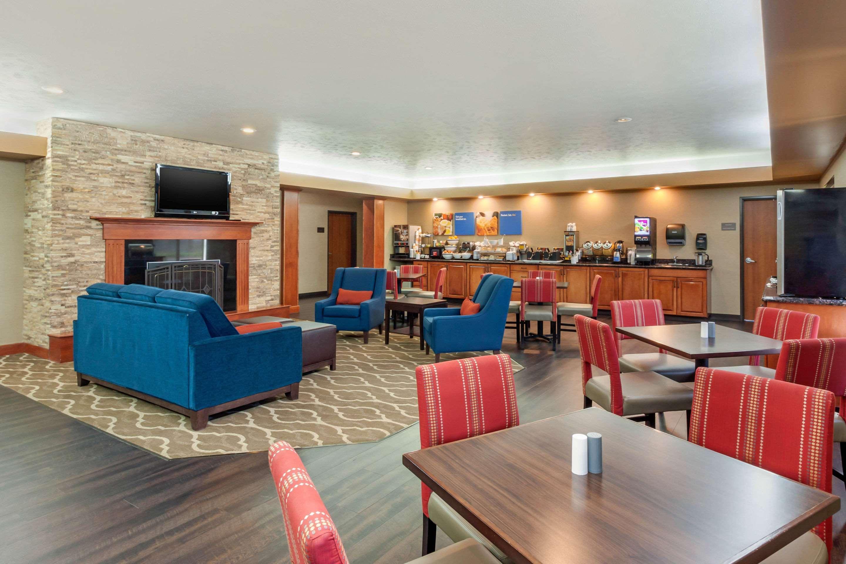 Comfort Inn & Suites Mitchell I-90 Exteriér fotografie