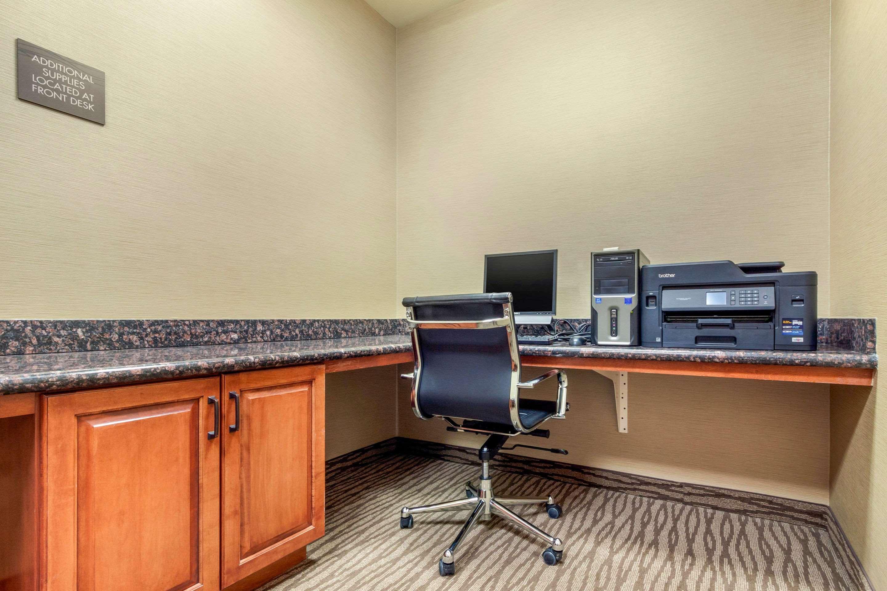Comfort Inn & Suites Mitchell I-90 Exteriér fotografie