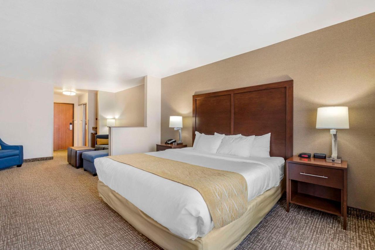 Comfort Inn & Suites Mitchell I-90 Exteriér fotografie